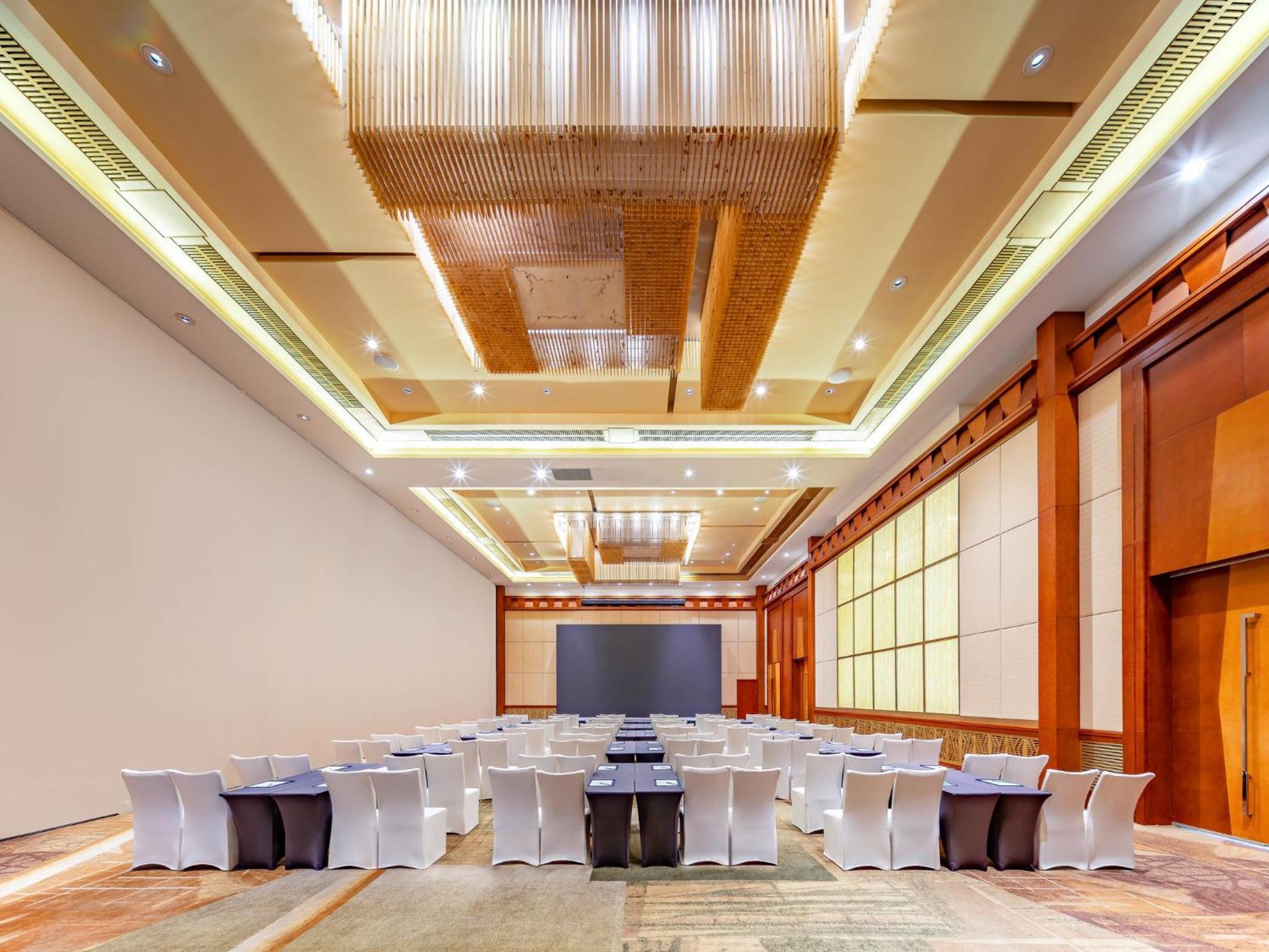 Holiday Inn Shanghai Pudong Kangqiao By Ihg - Free Shuttle Bus To Disney Land, Ins Swimming Pool Eksteriør bilde