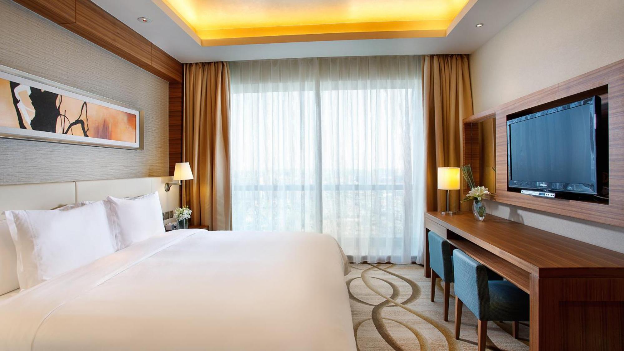 Holiday Inn Shanghai Pudong Kangqiao By Ihg - Free Shuttle Bus To Disney Land, Ins Swimming Pool Eksteriør bilde