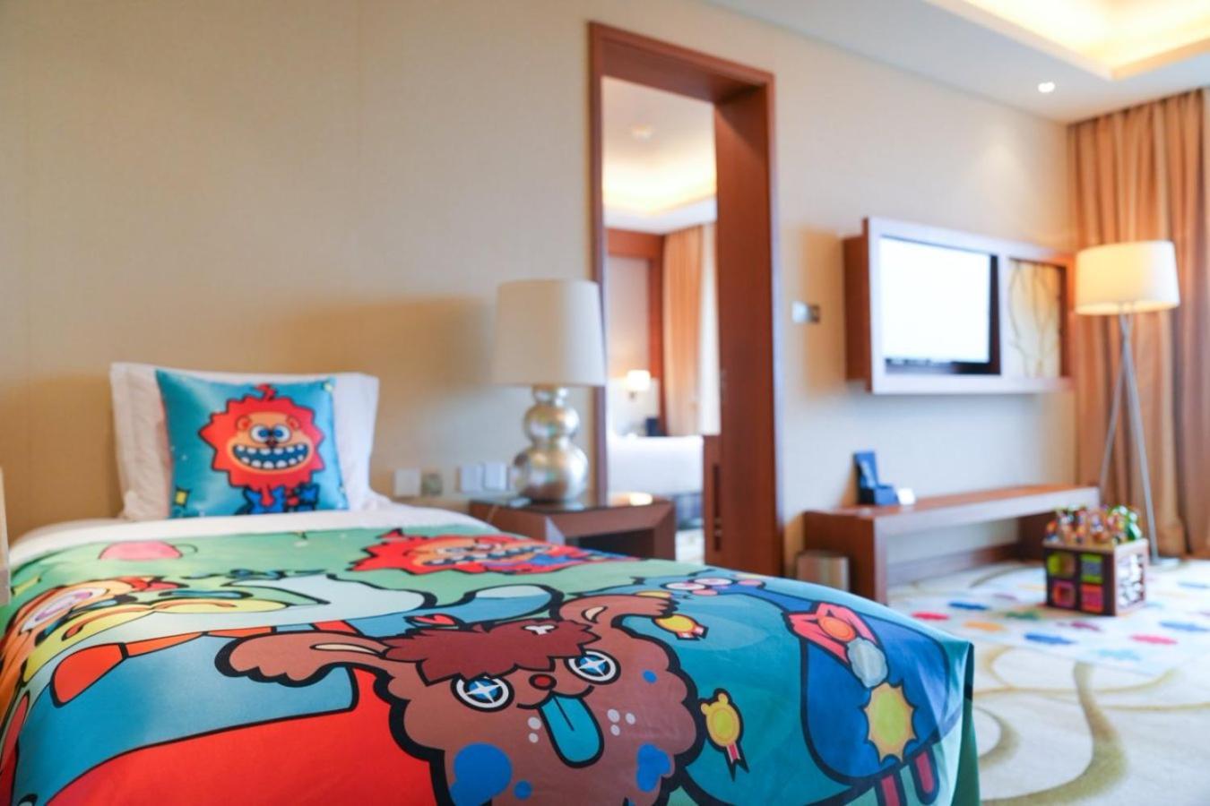 Holiday Inn Shanghai Pudong Kangqiao By Ihg - Free Shuttle Bus To Disney Land, Ins Swimming Pool Eksteriør bilde