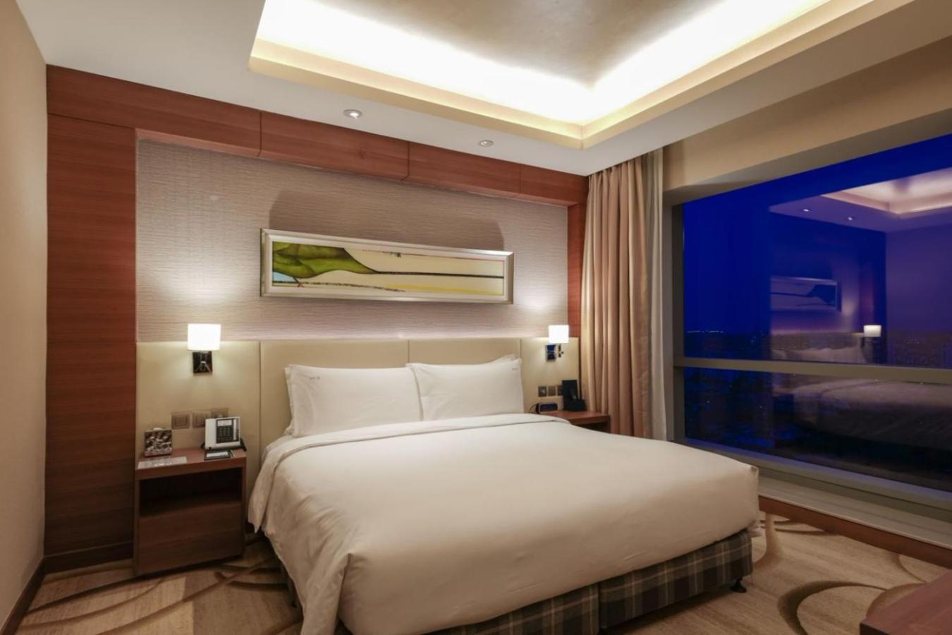 Holiday Inn Shanghai Pudong Kangqiao By Ihg - Free Shuttle Bus To Disney Land, Ins Swimming Pool Eksteriør bilde