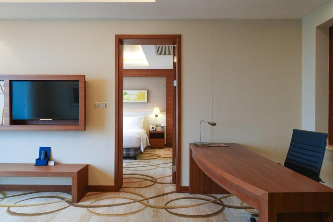 Holiday Inn Shanghai Pudong Kangqiao By Ihg - Free Shuttle Bus To Disney Land, Ins Swimming Pool Eksteriør bilde