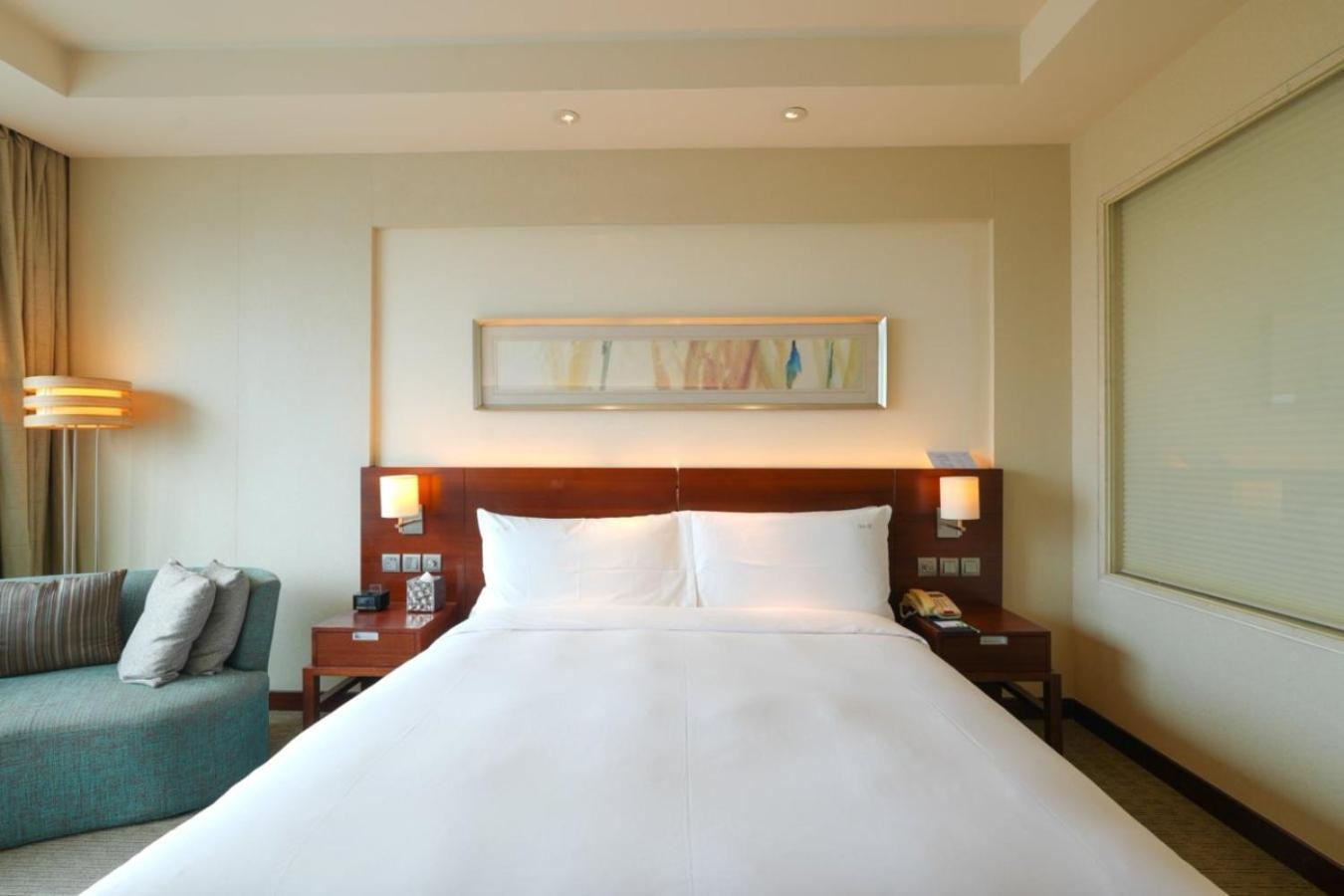 Holiday Inn Shanghai Pudong Kangqiao By Ihg - Free Shuttle Bus To Disney Land, Ins Swimming Pool Eksteriør bilde