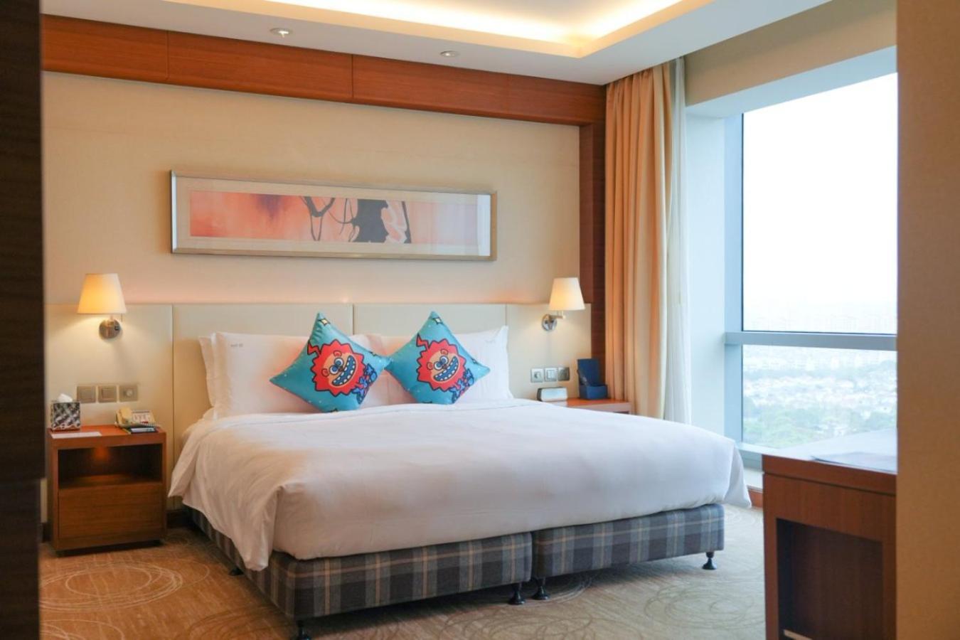 Holiday Inn Shanghai Pudong Kangqiao By Ihg - Free Shuttle Bus To Disney Land, Ins Swimming Pool Eksteriør bilde