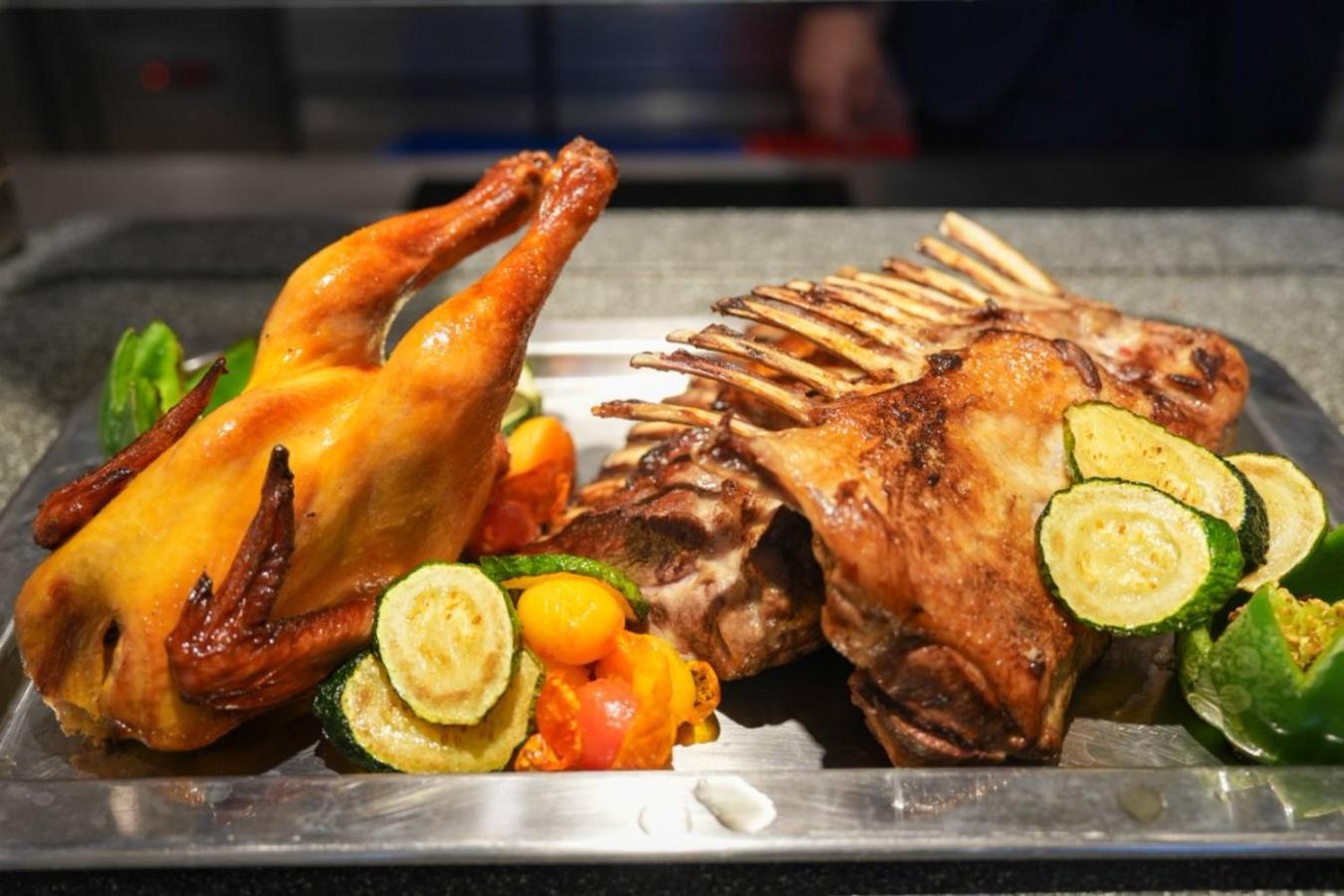 Holiday Inn Shanghai Pudong Kangqiao By Ihg - Free Shuttle Bus To Disney Land, Ins Swimming Pool Eksteriør bilde