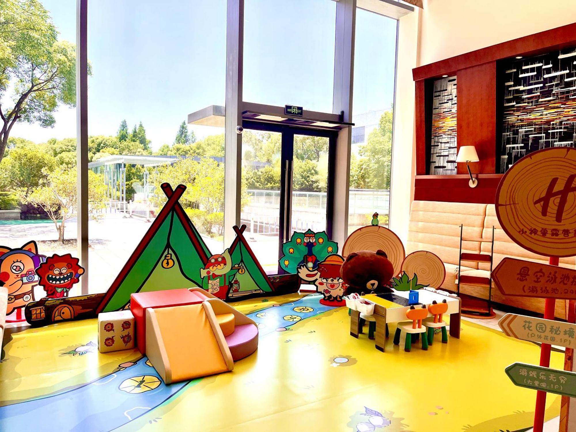 Holiday Inn Shanghai Pudong Kangqiao By Ihg - Free Shuttle Bus To Disney Land, Ins Swimming Pool Eksteriør bilde